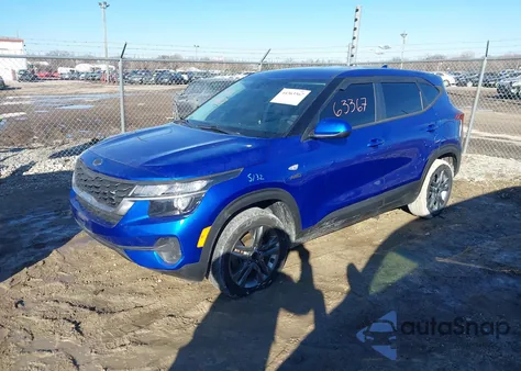 2021 Kia Seltos Lx z USA, uszkodzony, nr VIN KNDEPCAA7M7140098